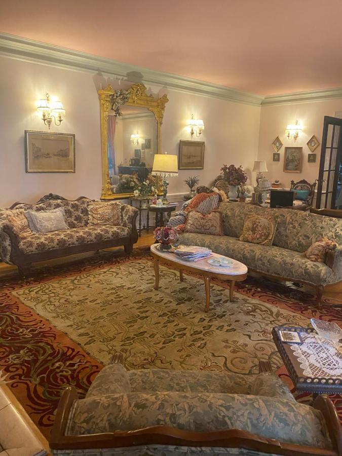 בלוויל Montrose Inn מראה חיצוני תמונה