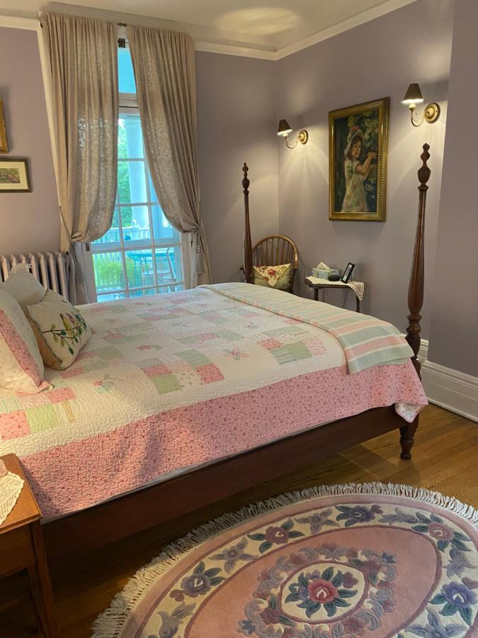 בלוויל Montrose Inn מראה חיצוני תמונה